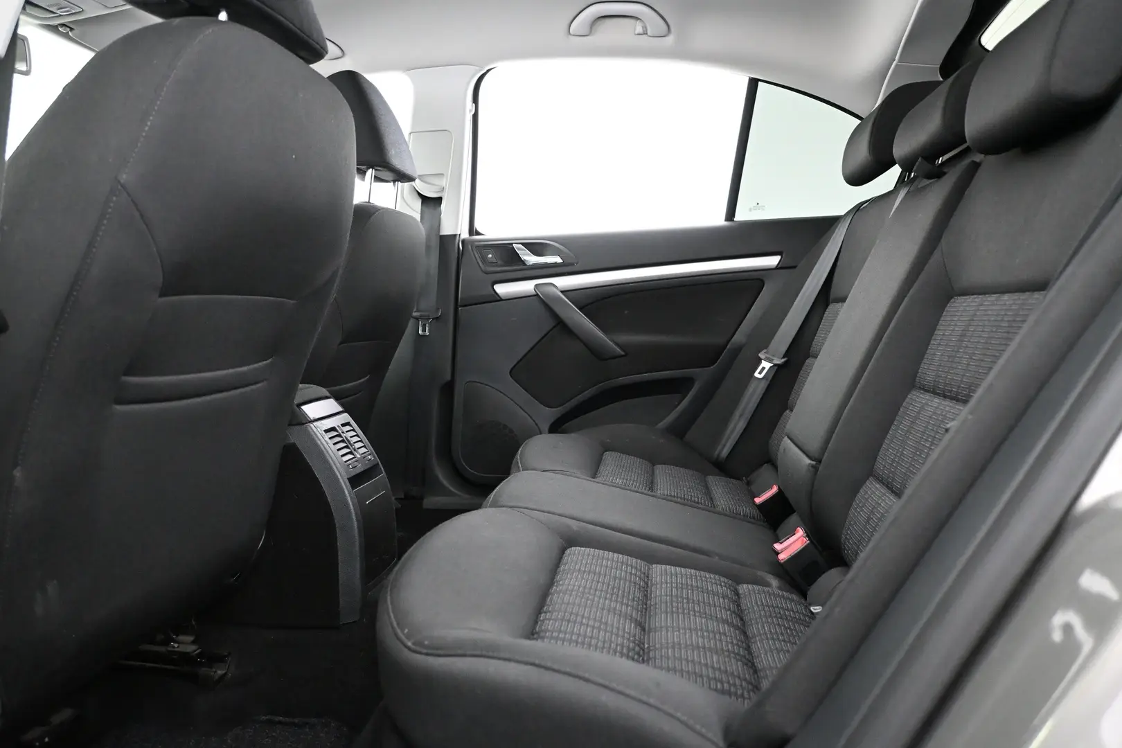 Car Image - 1bHHXrMatAKBNye6f94B2X