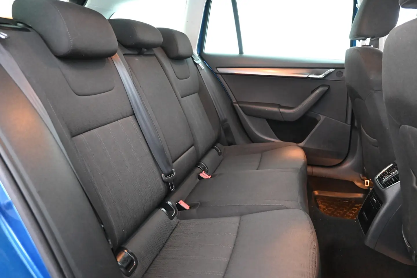 Car Image - 1feiueh3UlSTFQ7zEyUyUd