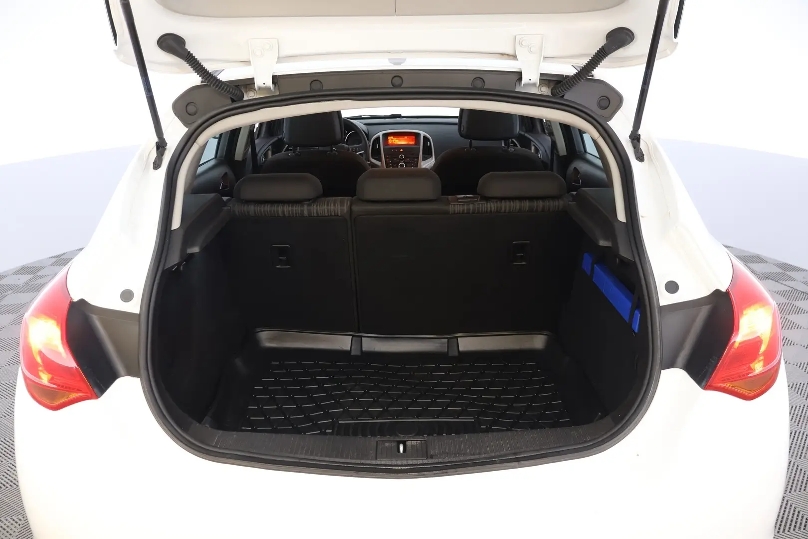 Car Image - 6nDDxuWu3QqptRFcpDgDAZ