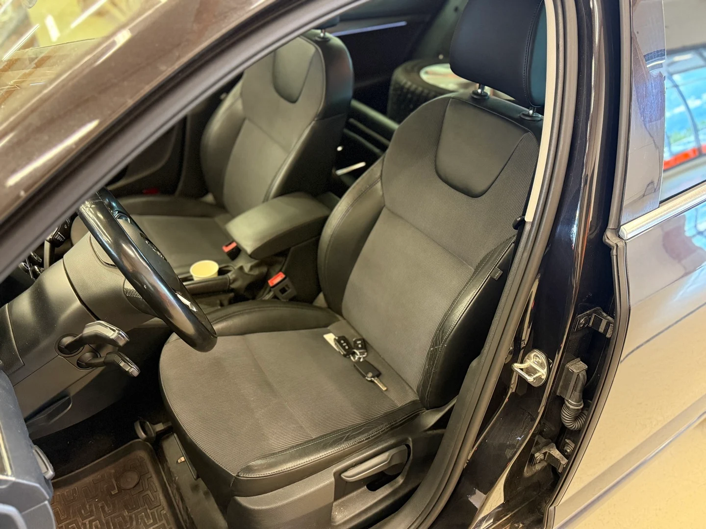 Car Image - 5b62JuKMfRYcHcDSHdvT7n