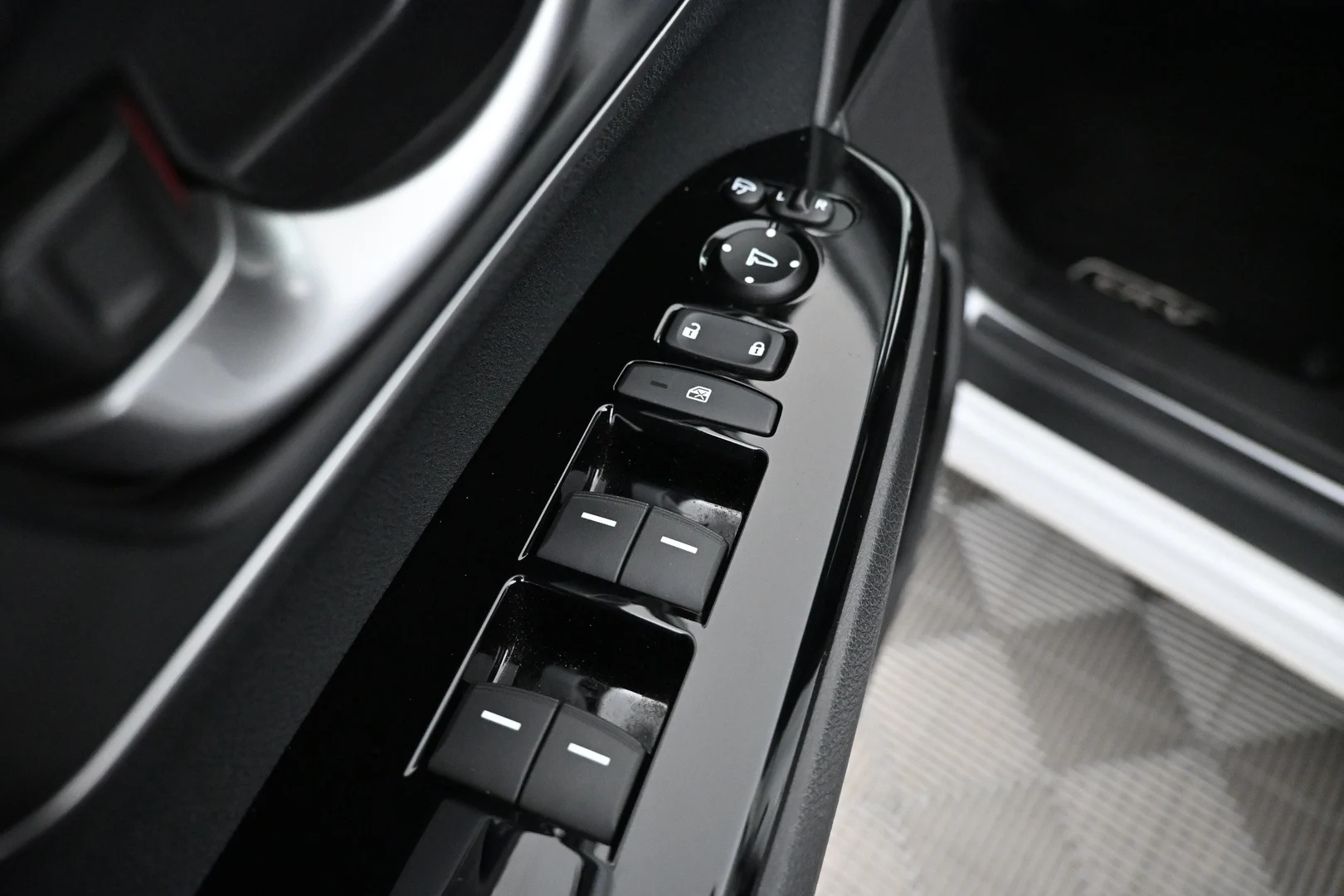 Car Image - 4B2s942IgktWgNc782bD7X