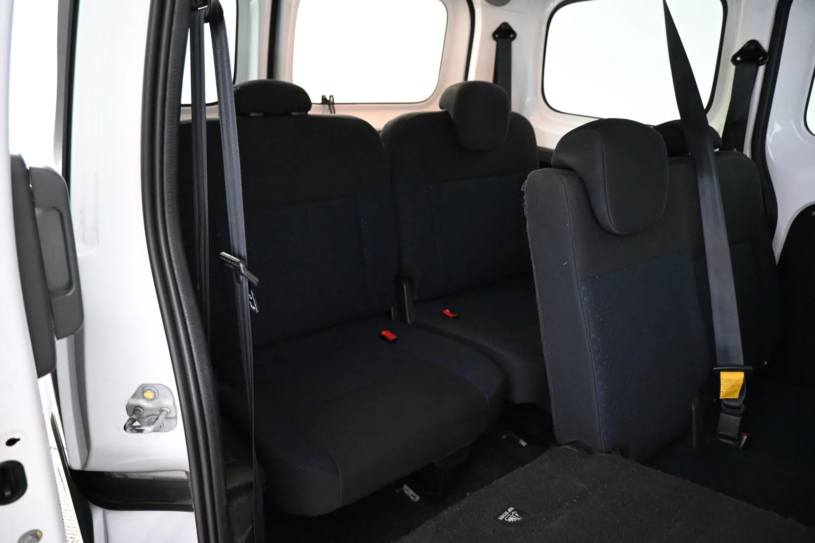 Car Image - dTV9h5bvdlANaYxTriEiq