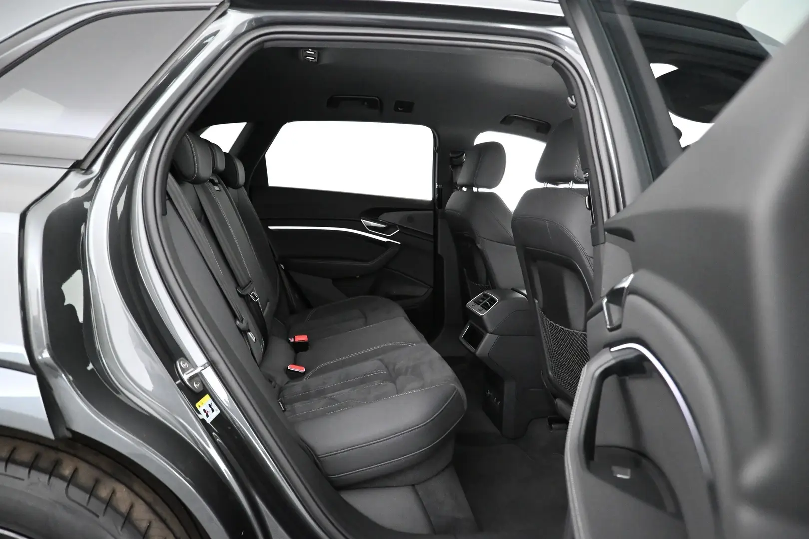 Car Image - HjPSb1CRE2NGx3o5aufVS