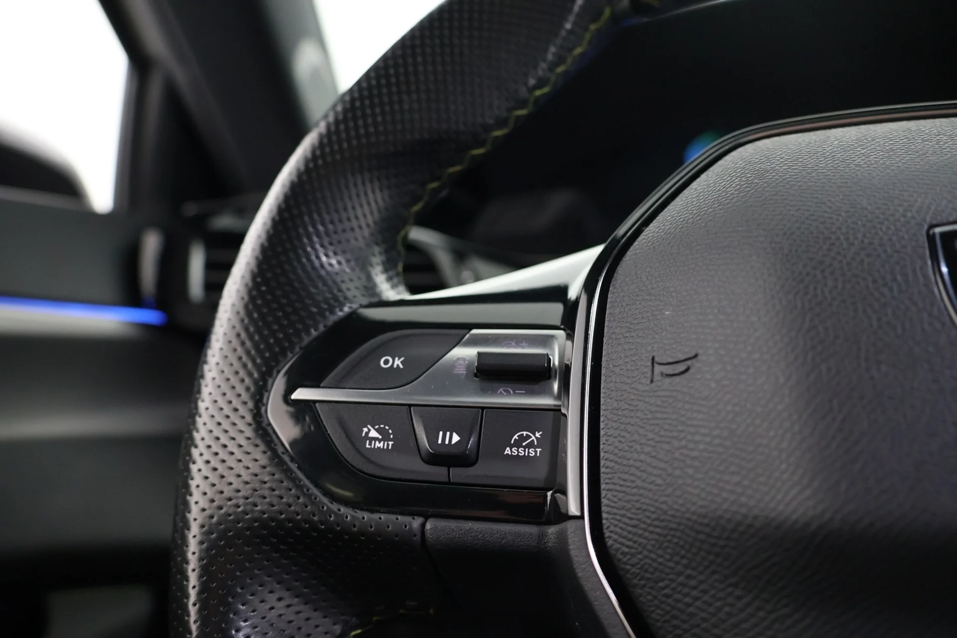 Car Image - 4tYsCasMdsgNRUJetkFDIm