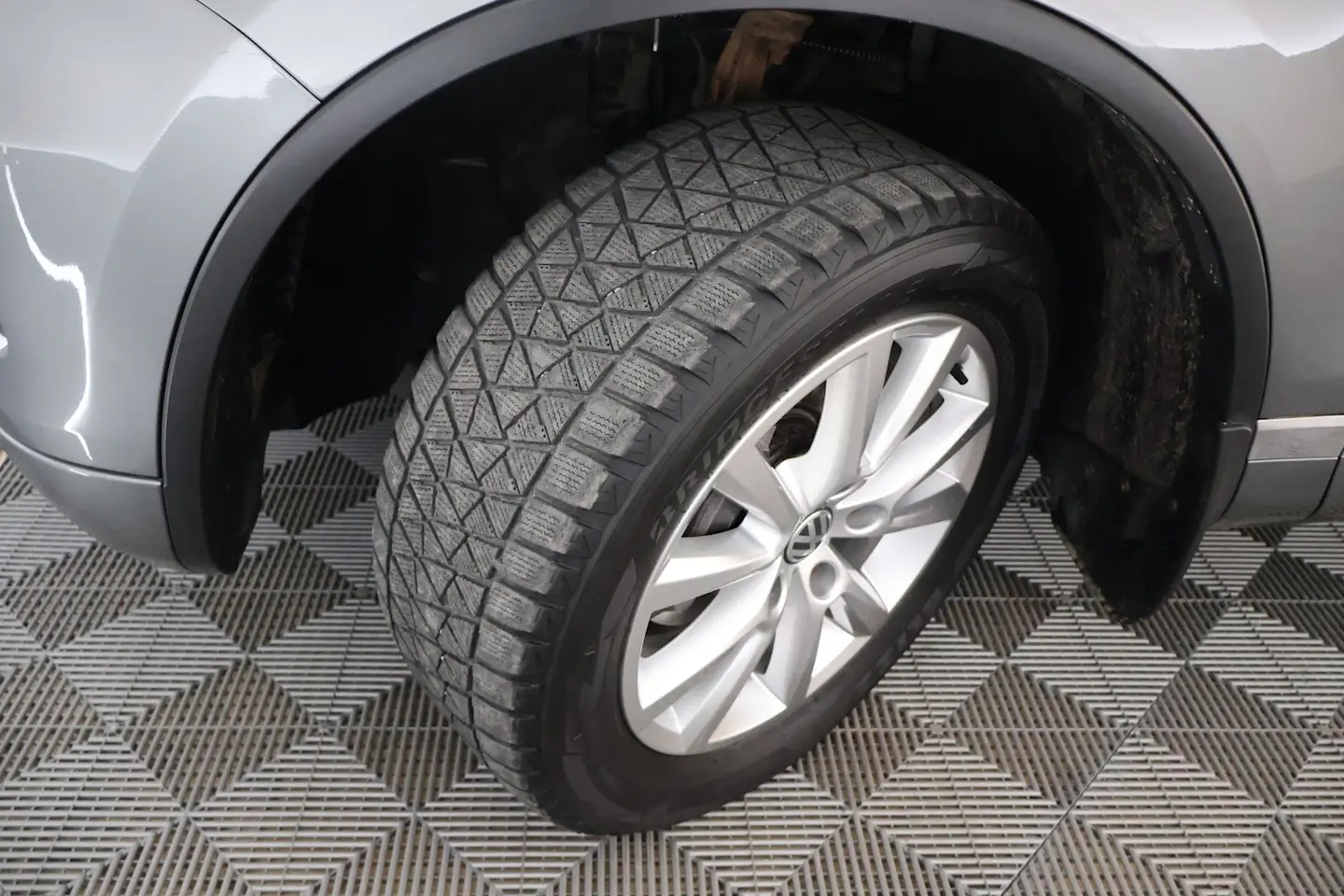 Car Image - 50bQSKPKUdplPkw9hT5JTe