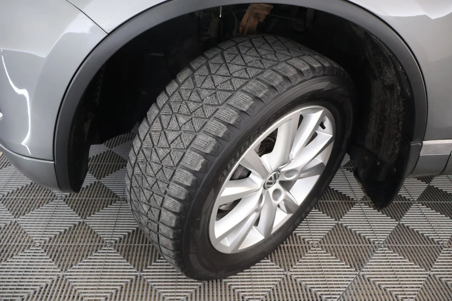 Car Image - 50bQSKPKUdplPkw9hT5JTe