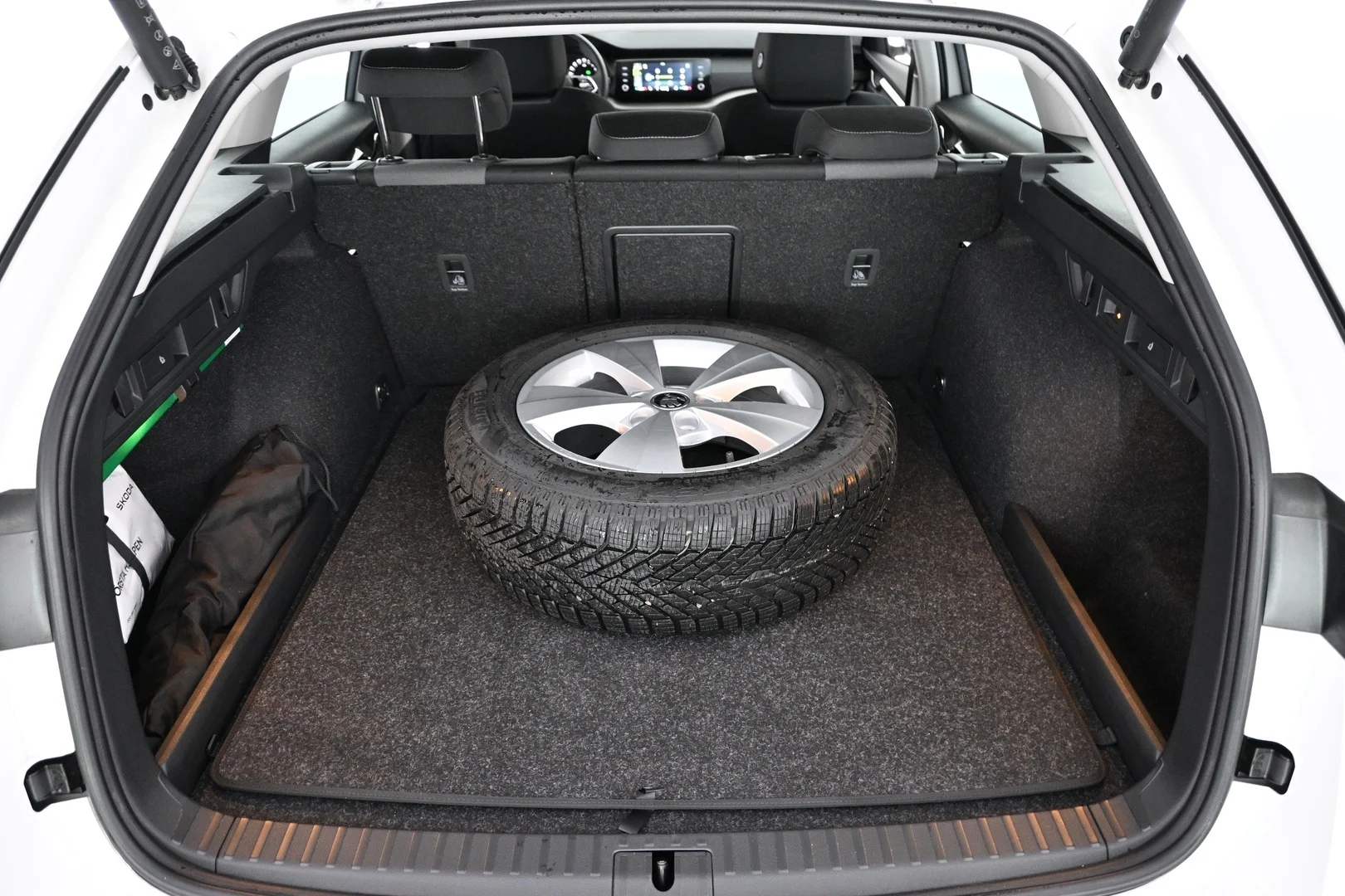 Car Image - 4A81ZQ6RdR49tC1d88cnDQ