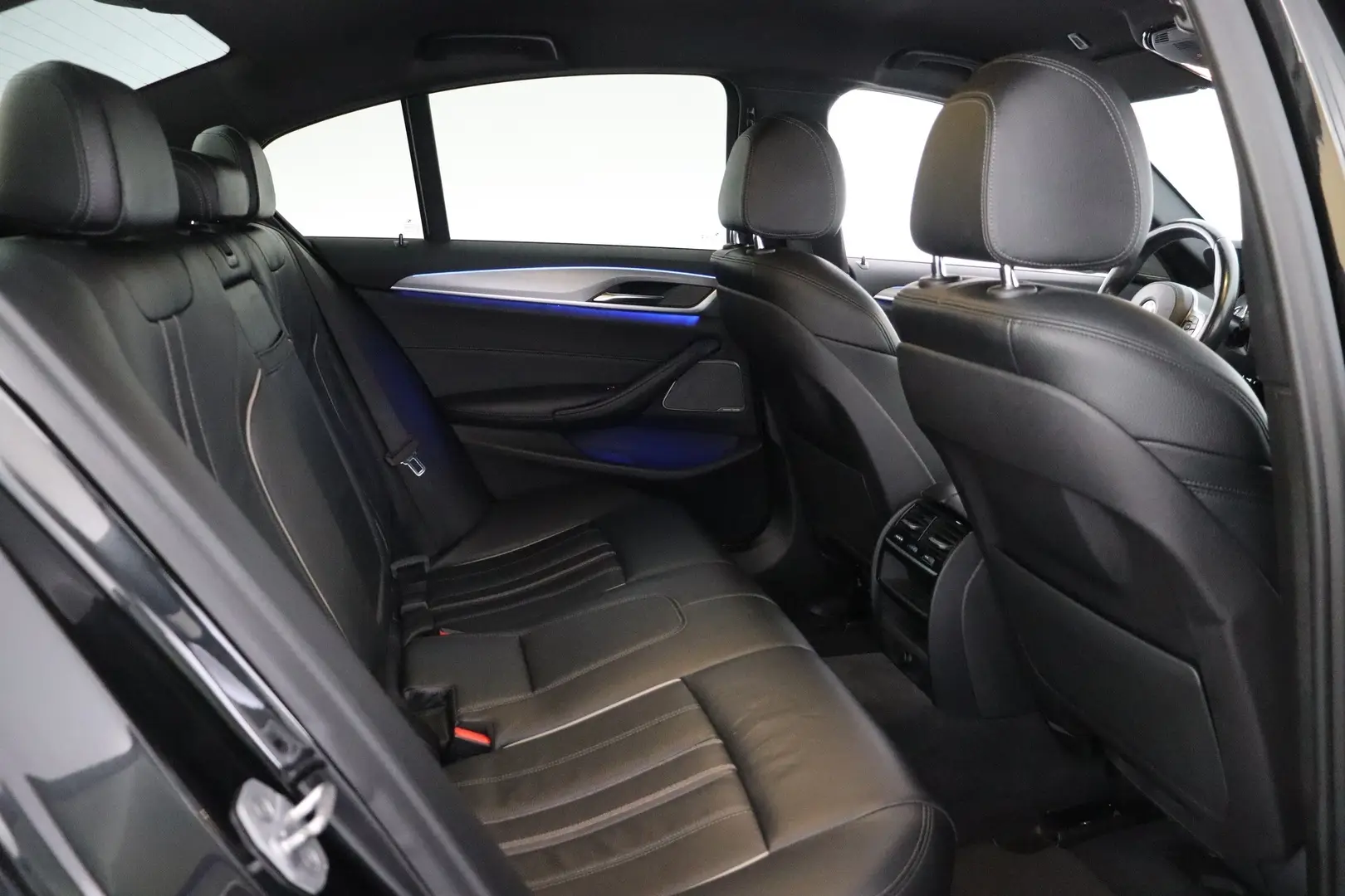 Car Image - U7DkEpVi0XkT4IRGsZBM0