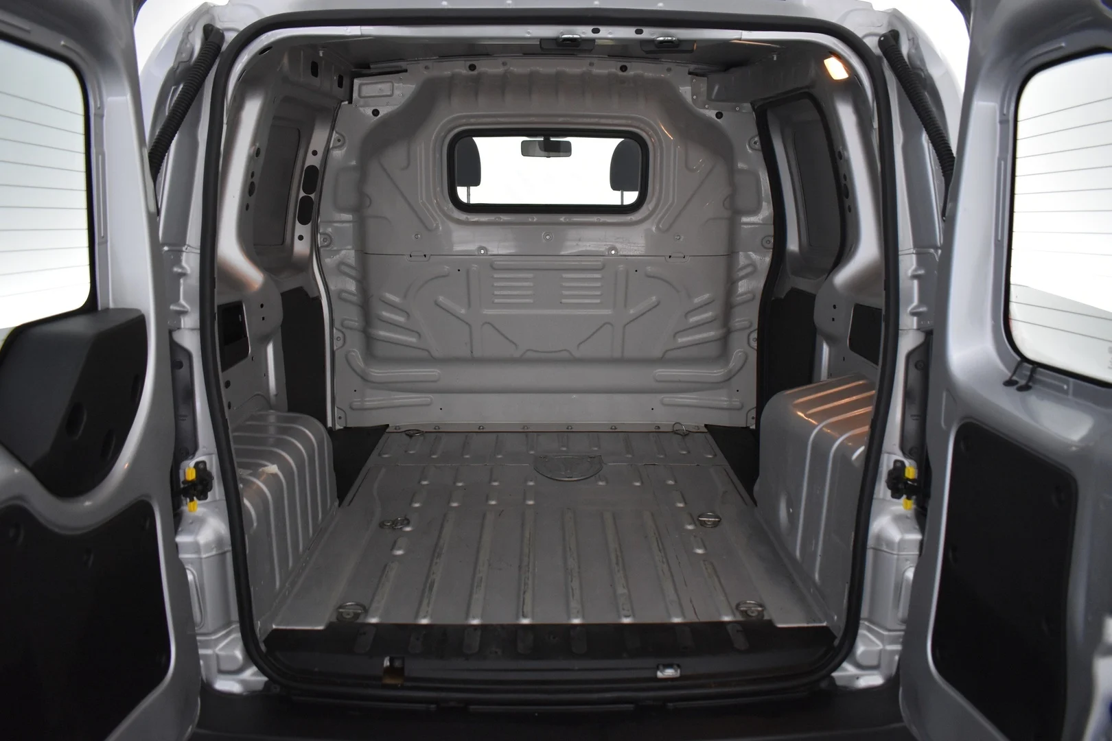 Car Image - 2xJPEavCjOPXiBxy7RZ3Db