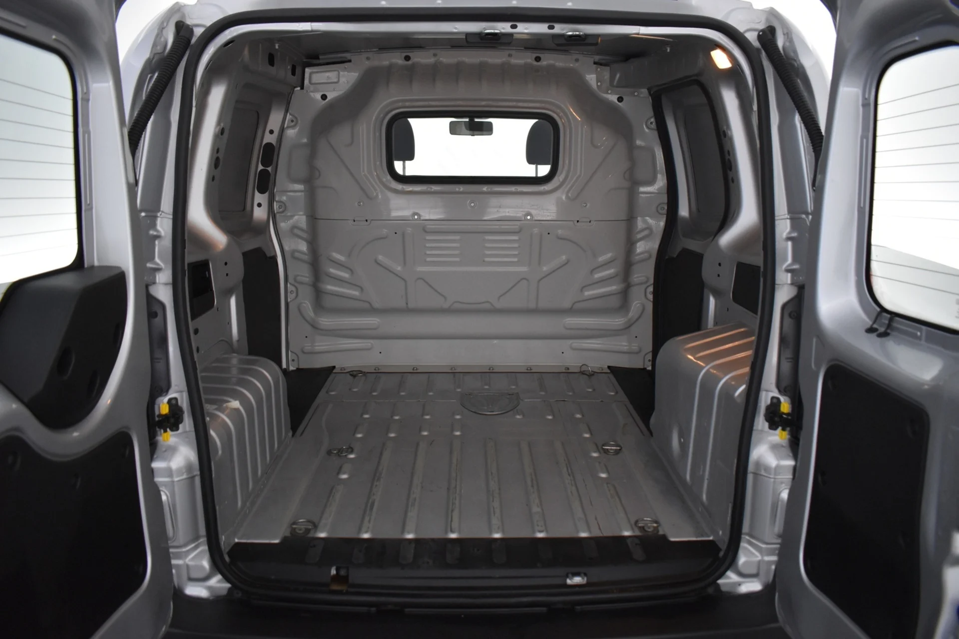 Car Image - 2xJPEavCjOPXiBxy7RZ3Db
