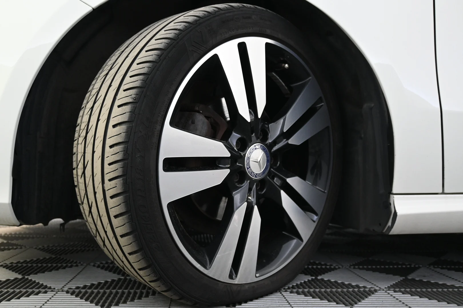 Car Image - 3ZgenxJjMMCN7BlxLFqbA6