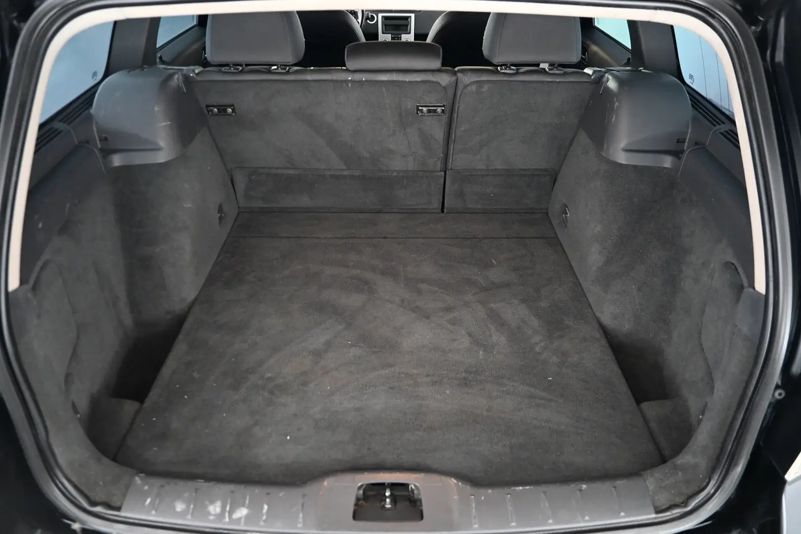 Car Image - 54IHcw51SUf6Id2MbPJ72b