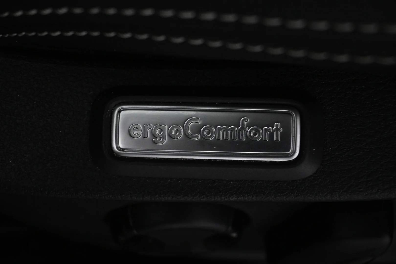 Car Image - 2ESuGeEjLUX66AfHtcVV3l