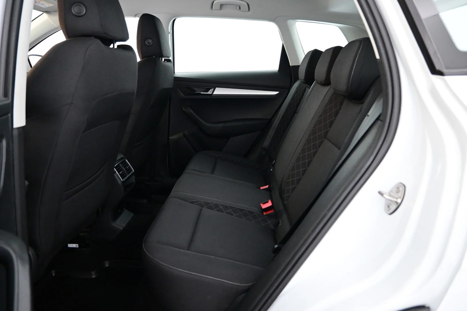 Car Image - 31d2Kky8r0bfbmi9a3x8NE