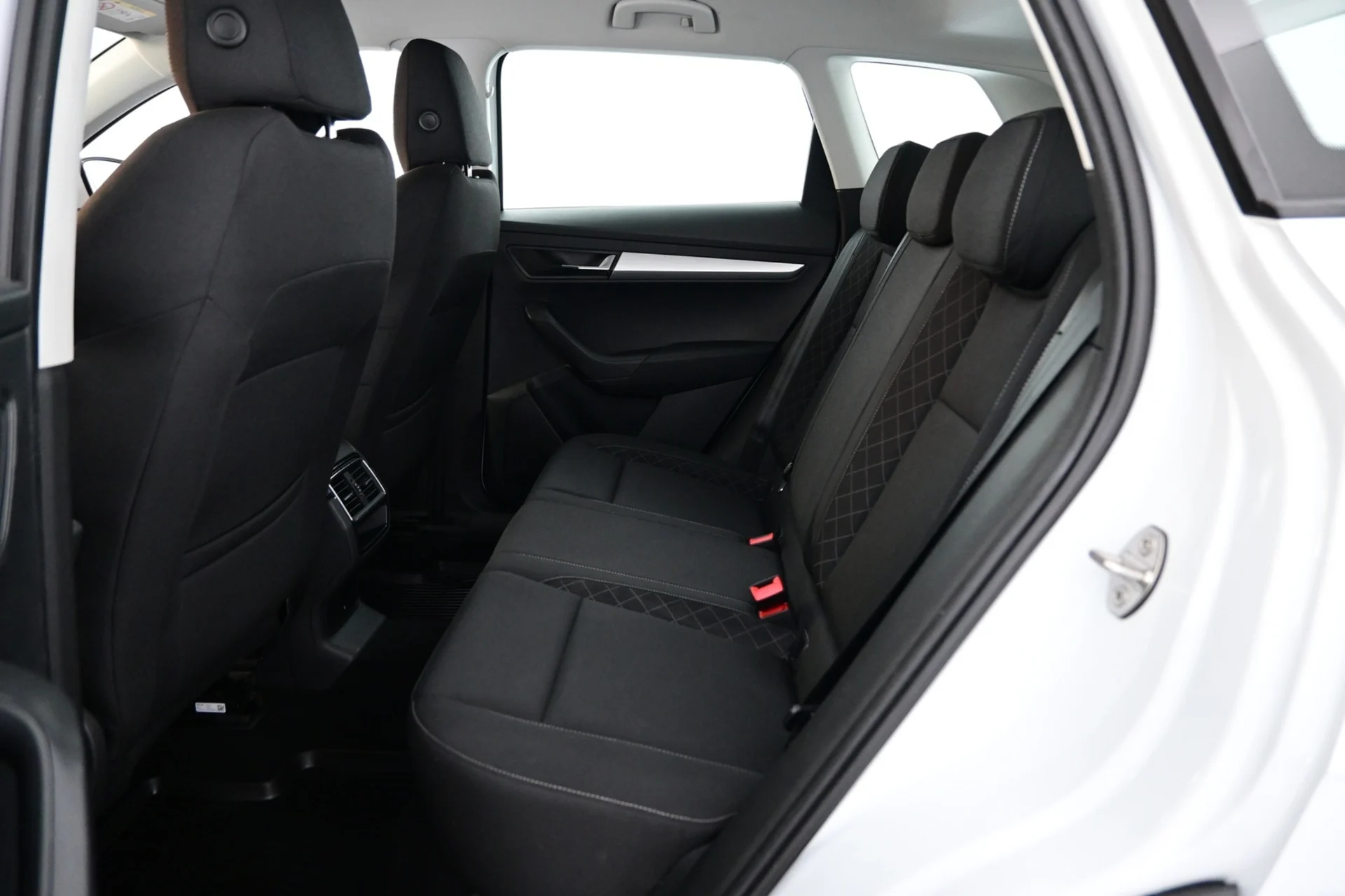 Car Image - 31d2Kky8r0bfbmi9a3x8NE