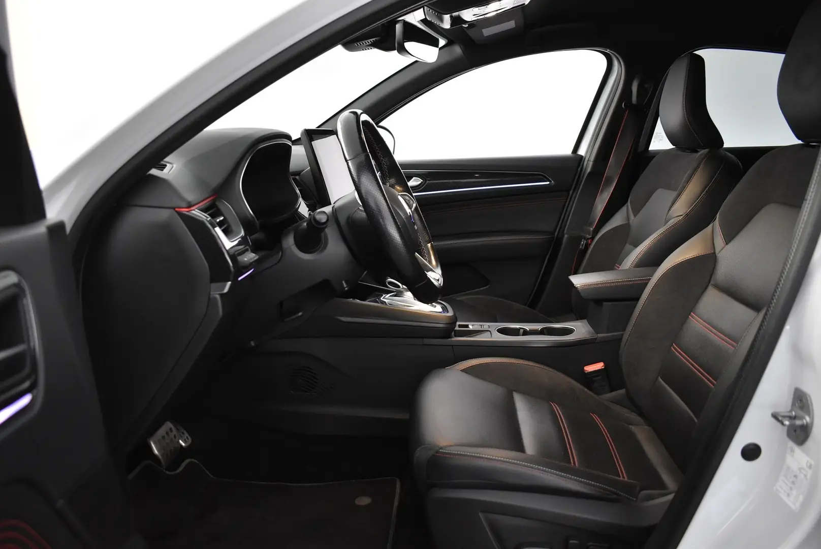 Car Image - 4E2Yx29YA9EcljVcLwJVe5