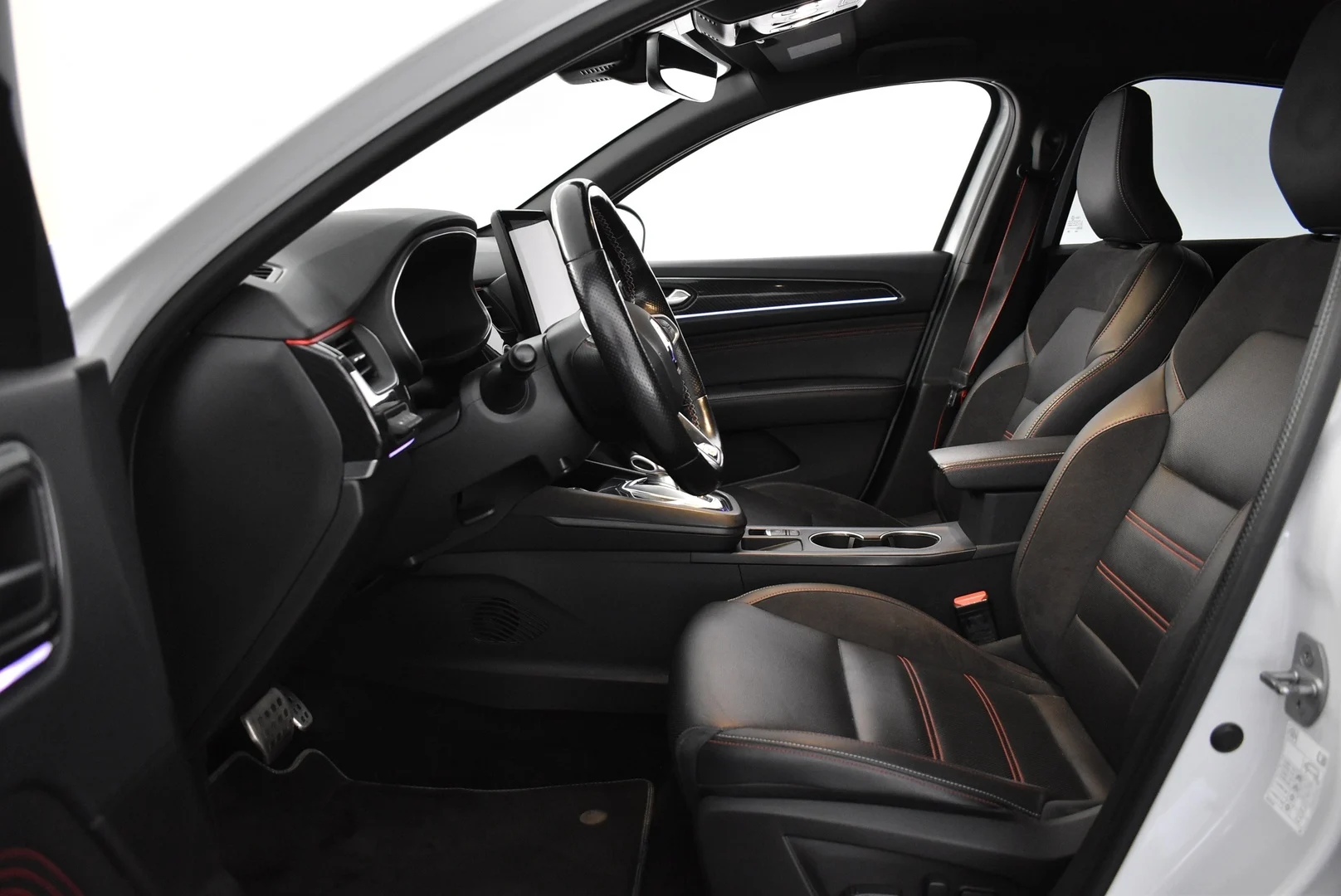 Car Image - 4E2Yx29YA9EcljVcLwJVe5