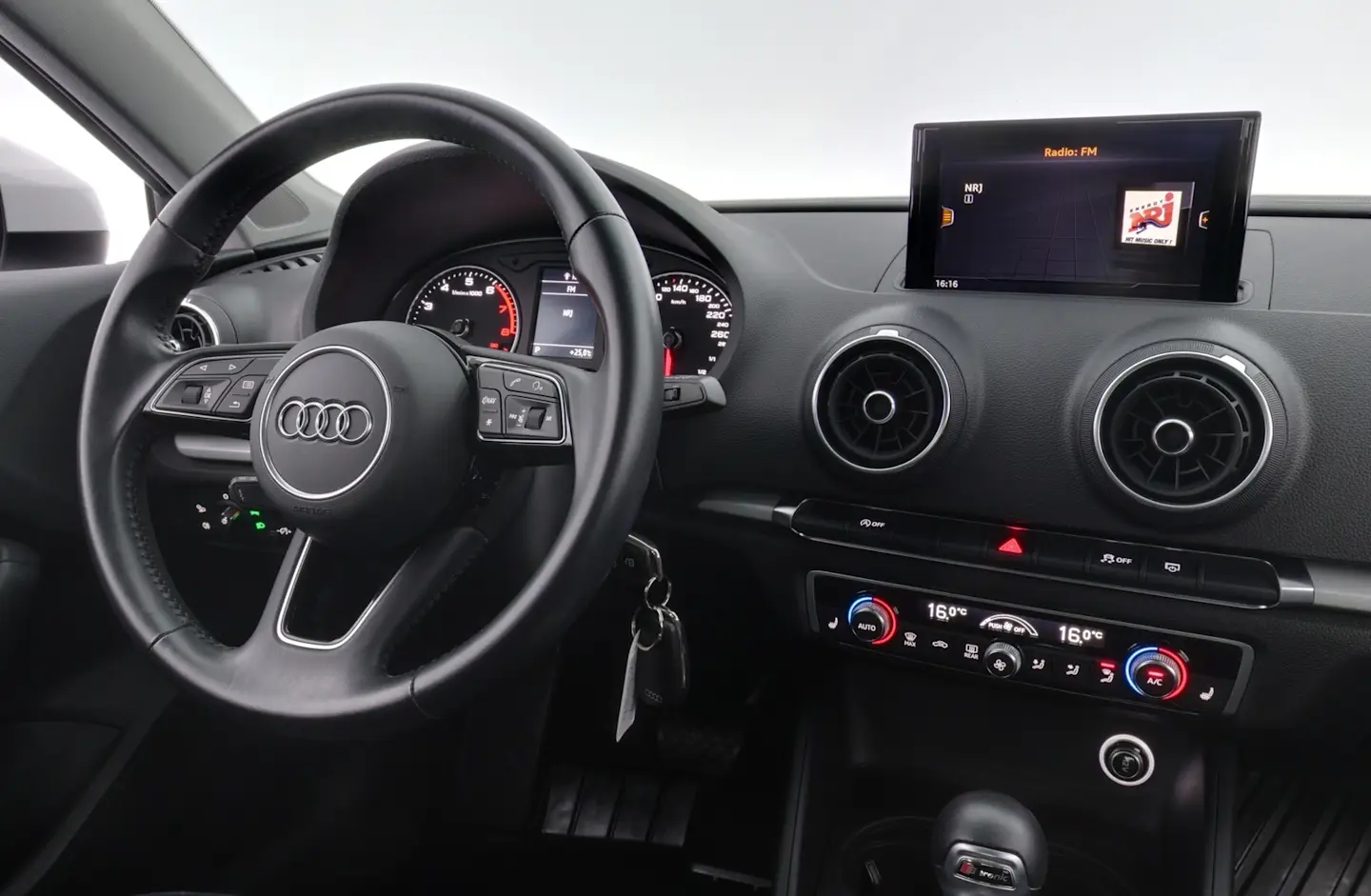 Car Image - 3UxOW2RicncyZbS9XYZtTL