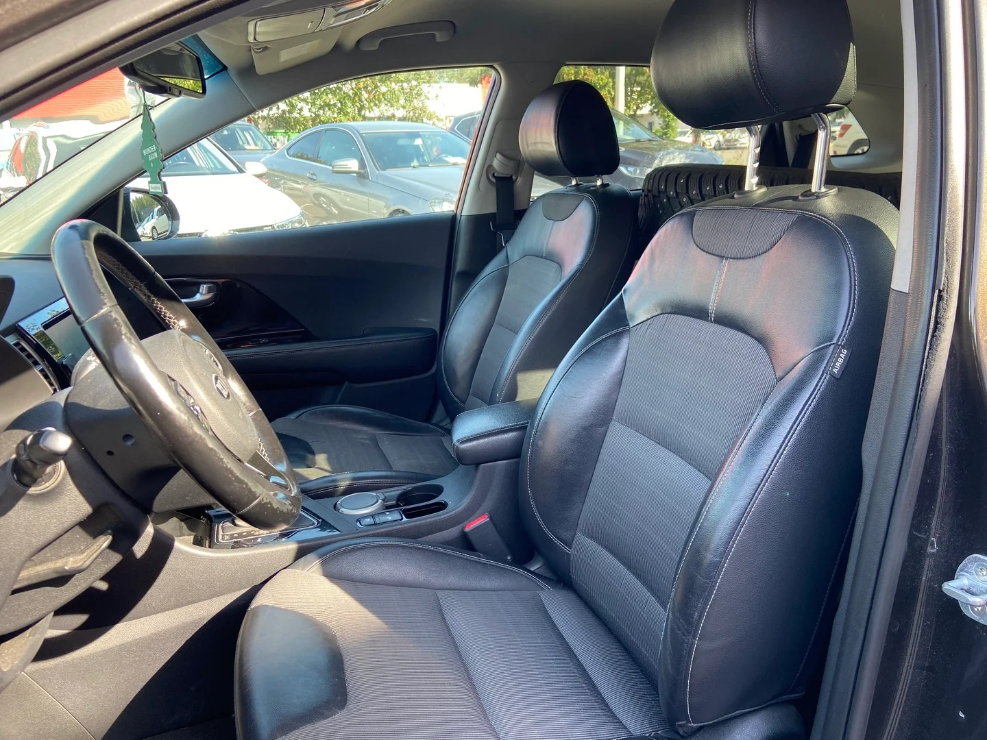 Car Image - 2vj0aaq3OgHHpFcUbcchdE