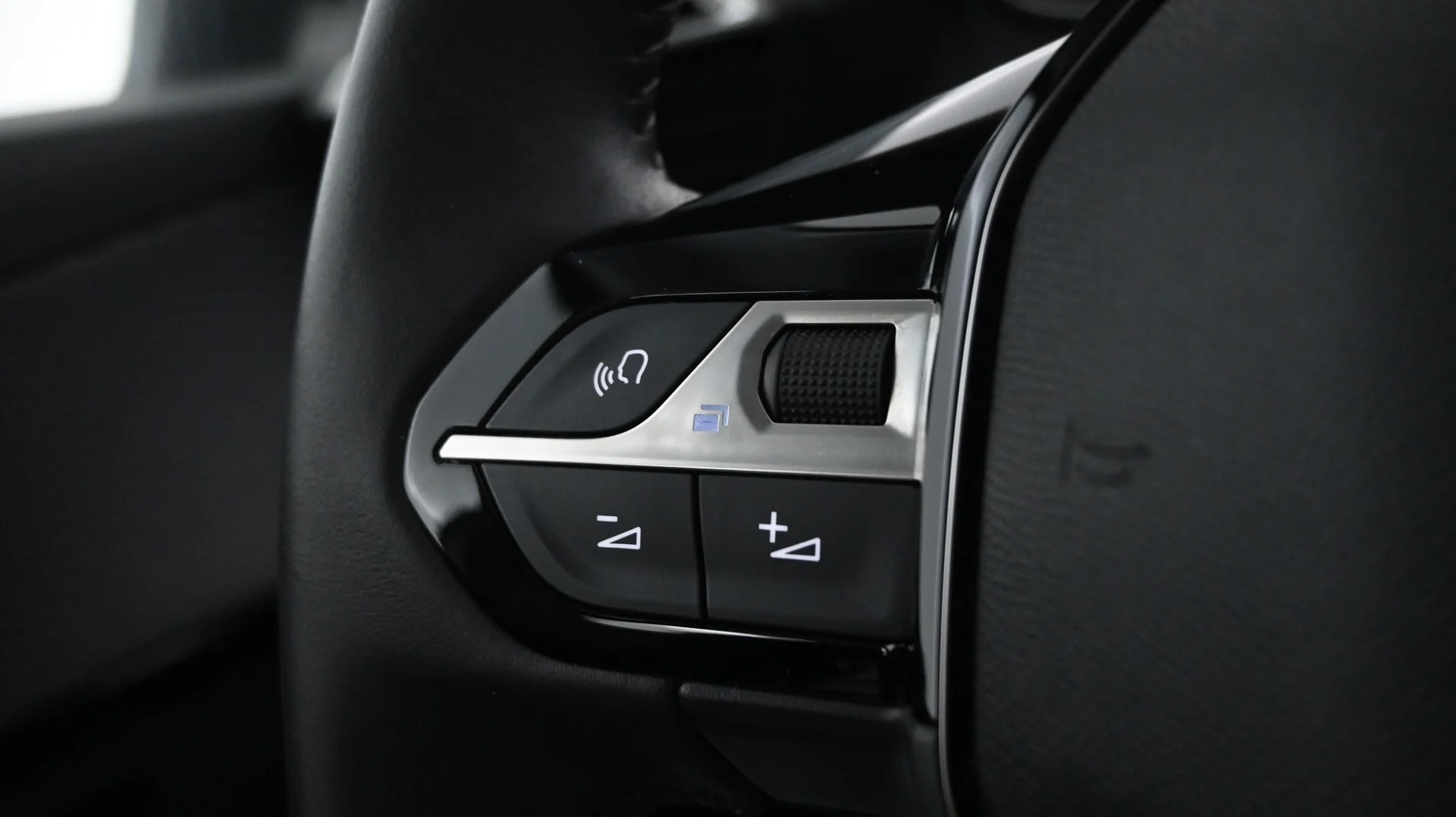 Car Image - 54IOylU8BRAnxJlBva0a55