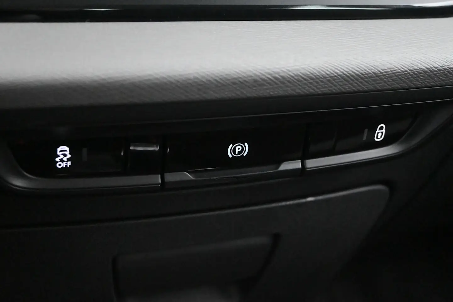 Car Image - 3AadOA5iGREurZoXprio68