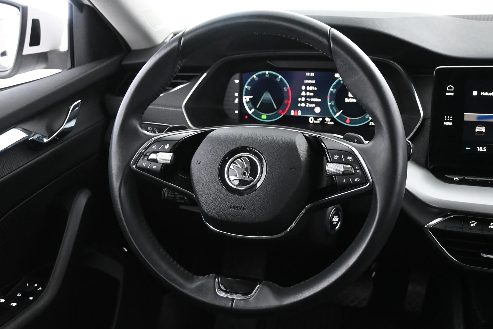 Car Image - 7uhLO6zCgqK79udeaDwj9N