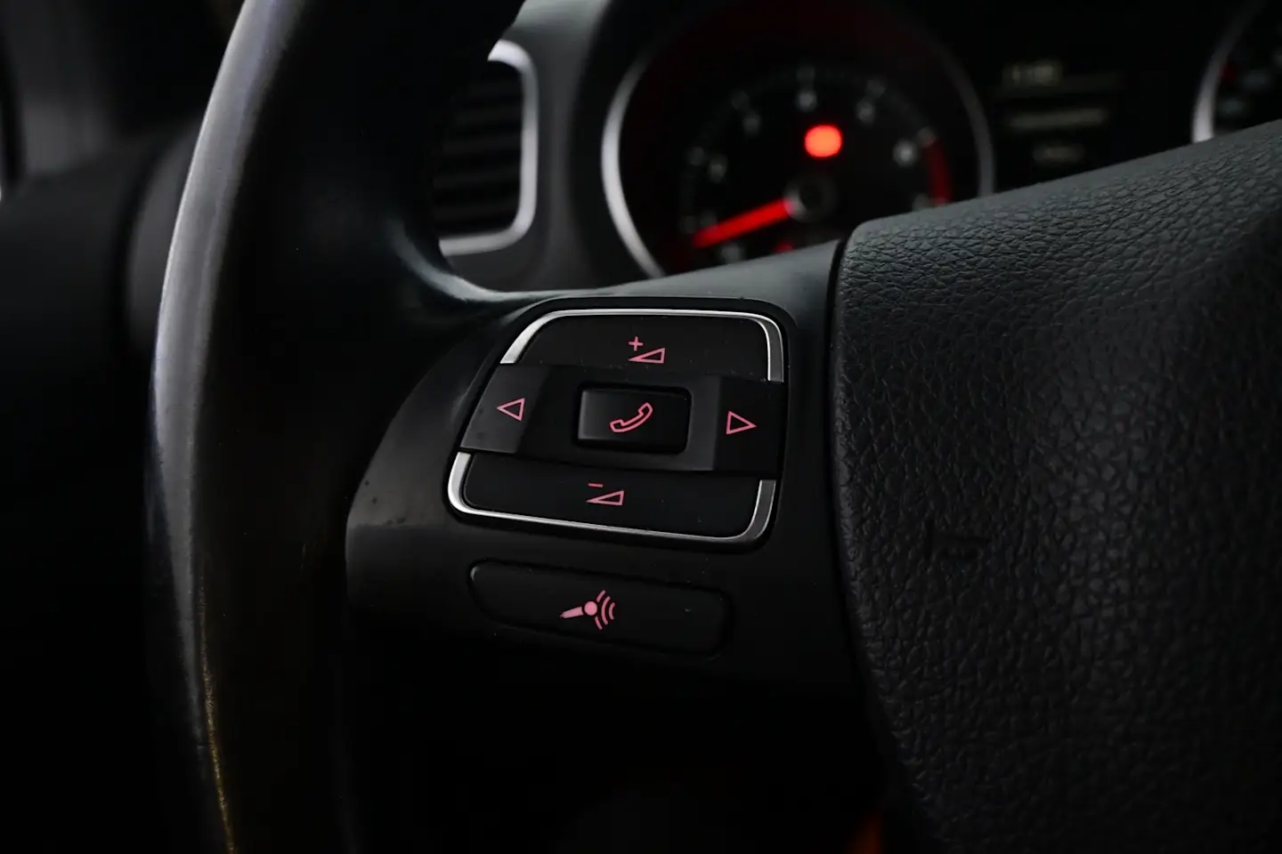 Car Image - HPLOmBcVImYhiydXpxRS5