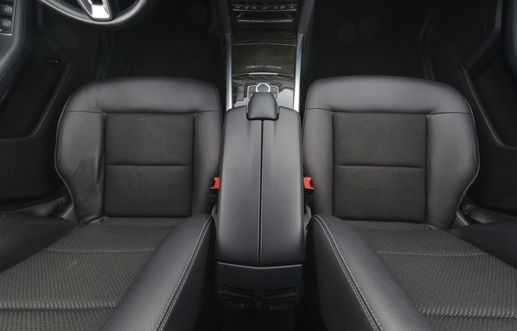 Car Image - 4c2tDA5UR5fNpB7rXiVJtK
