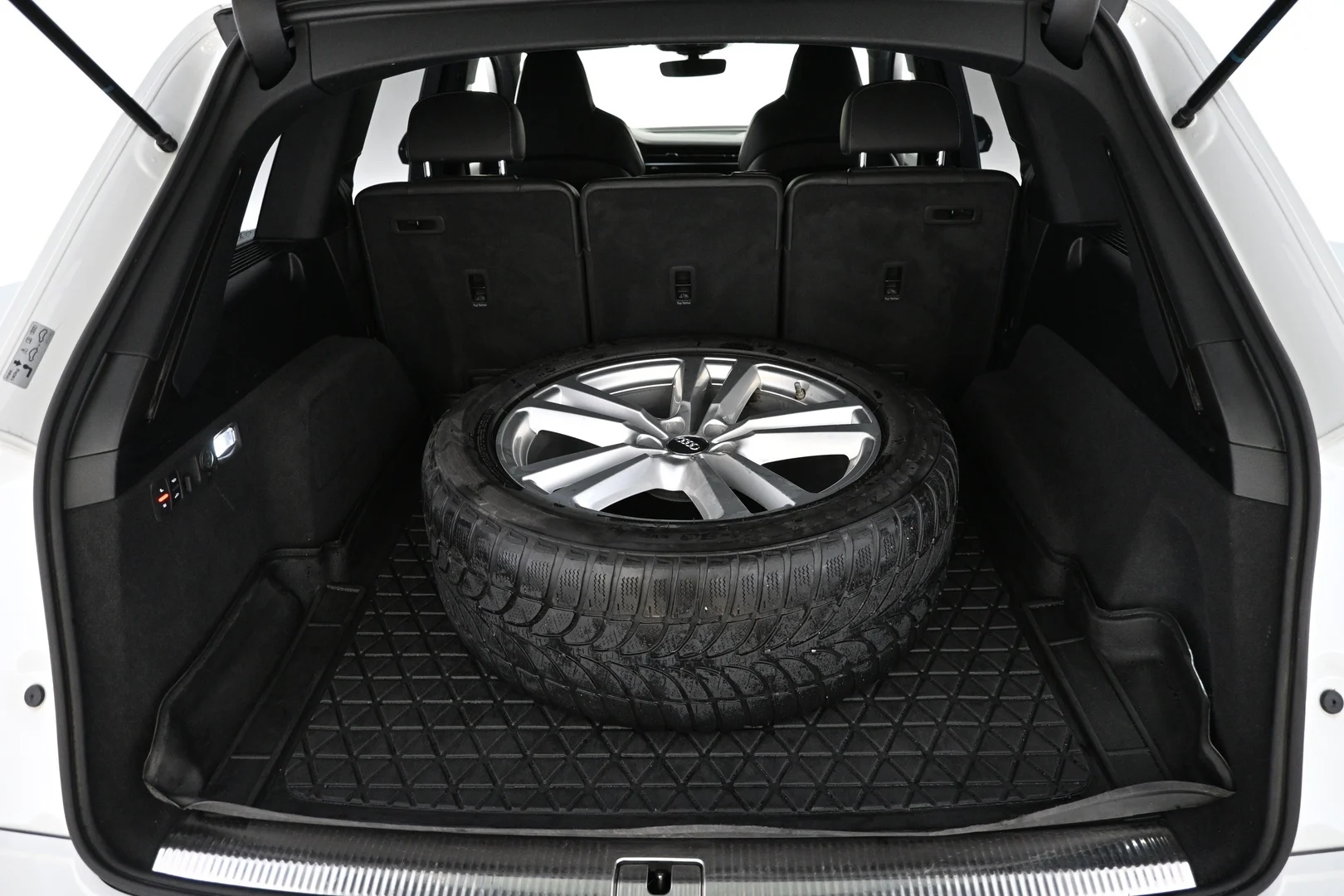 Car Image - 6Nw1PAWuTFH15ixz81QMSs