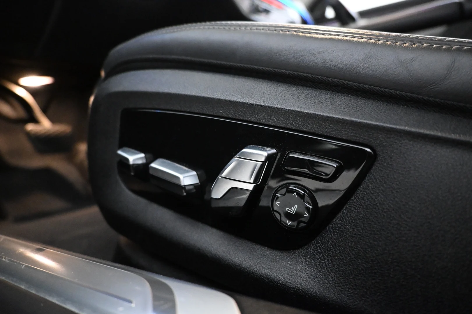 Car Image - 6HaWT749U0YPhziEg579IT