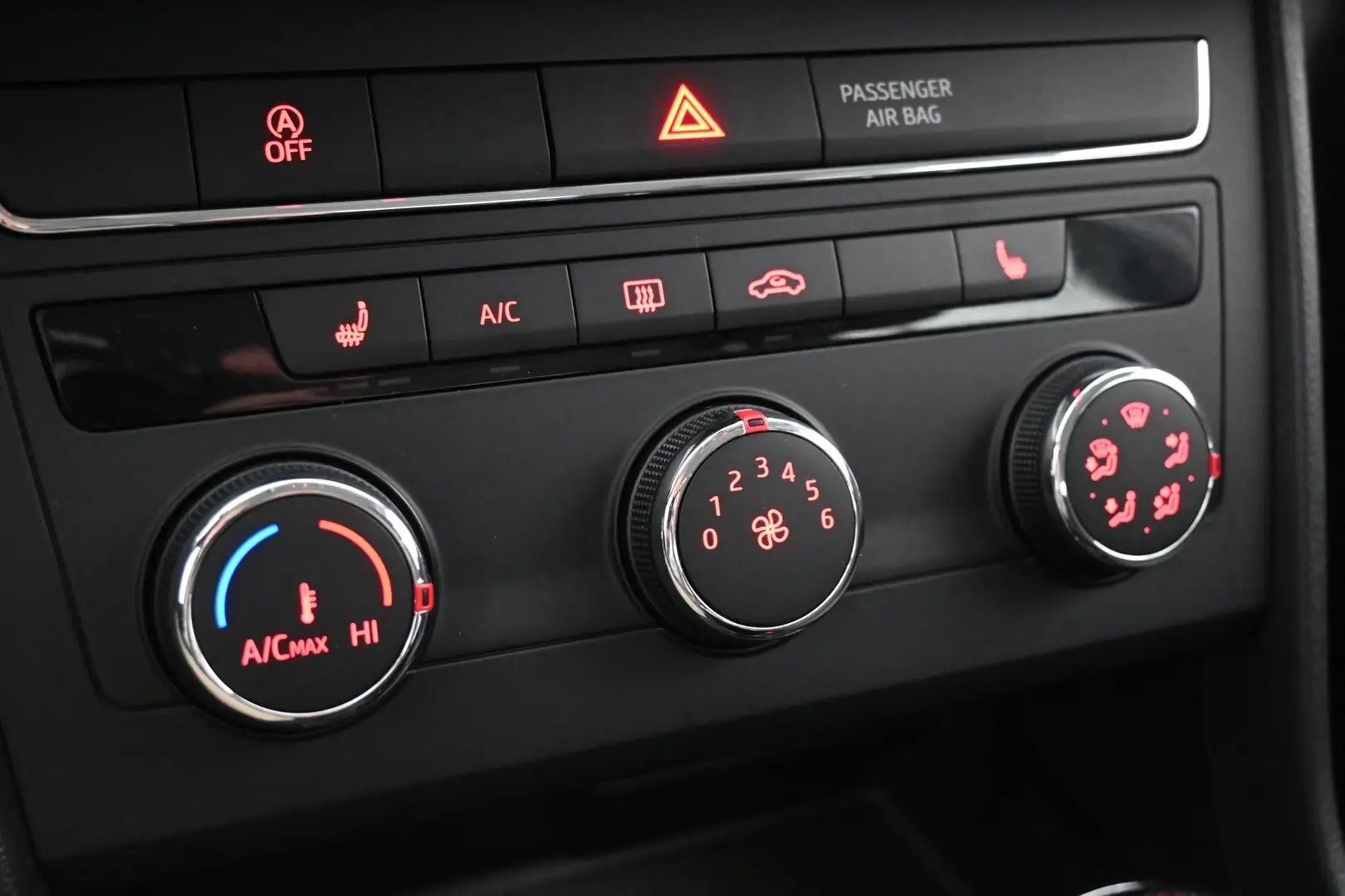 Car Image - 3LmXBJKVWY0RMYwIldJ1TZ
