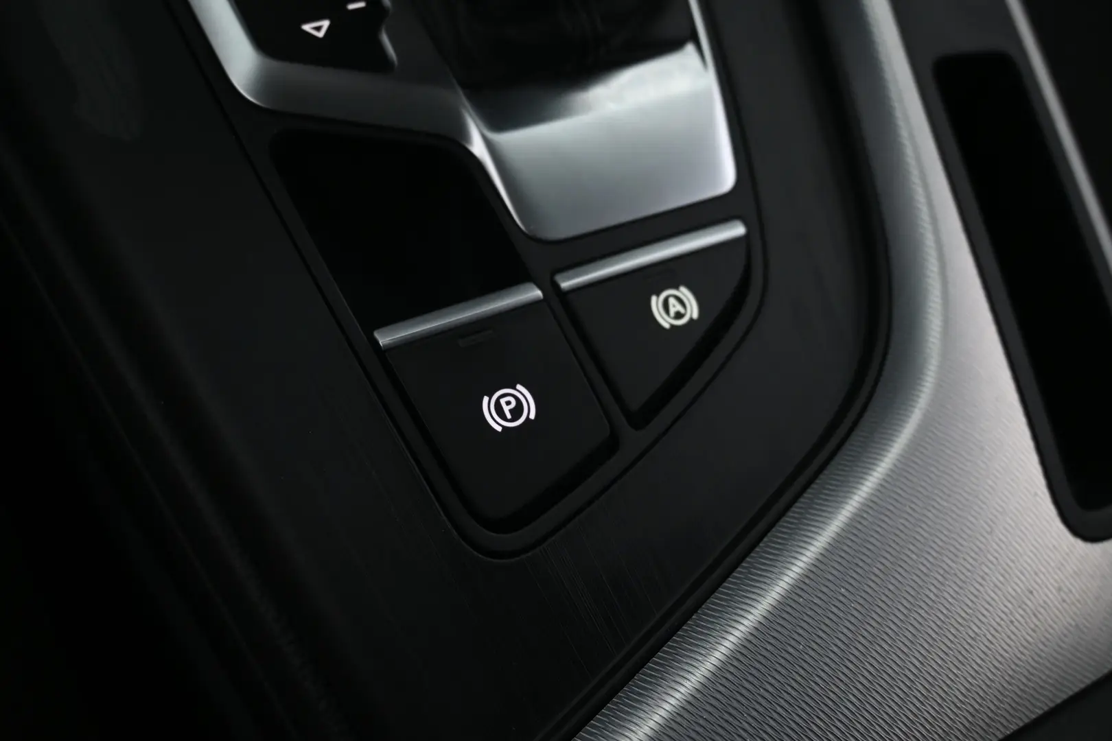 Car Image - 1nxAyhC3SXwyIJkm8xNO2l