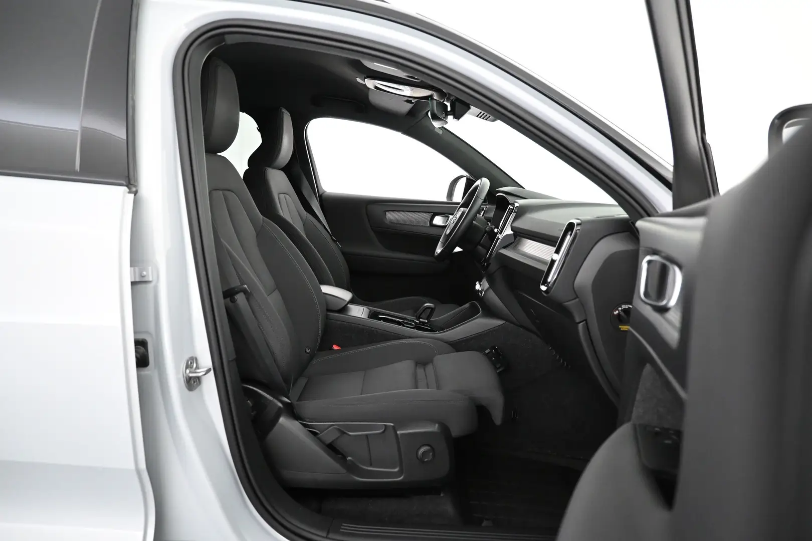 Car Image - lFNsjZot8TnNwpbwEIuYz