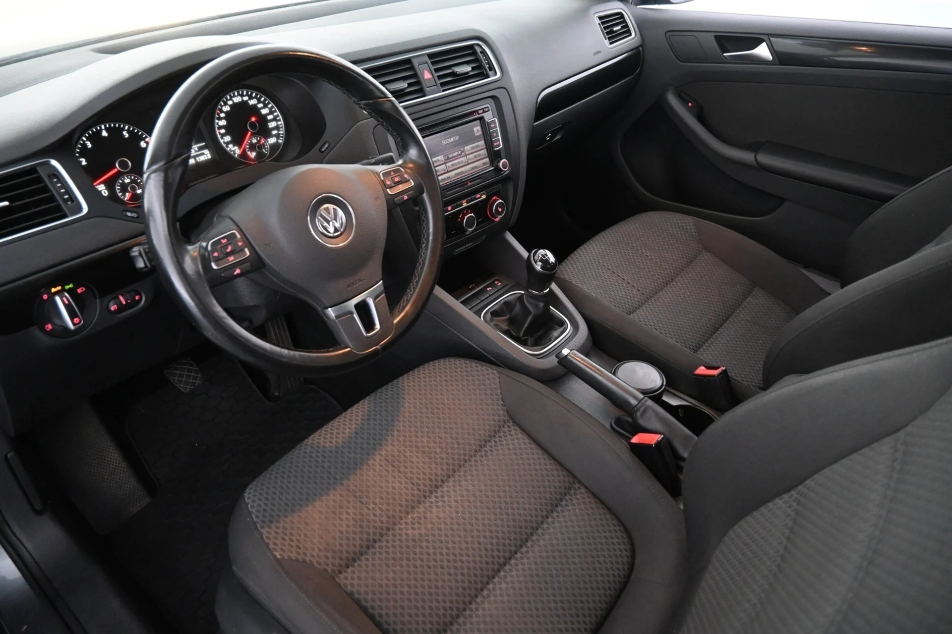 Car Image - 53lsiTqr7sfFz9kvoHIhpb