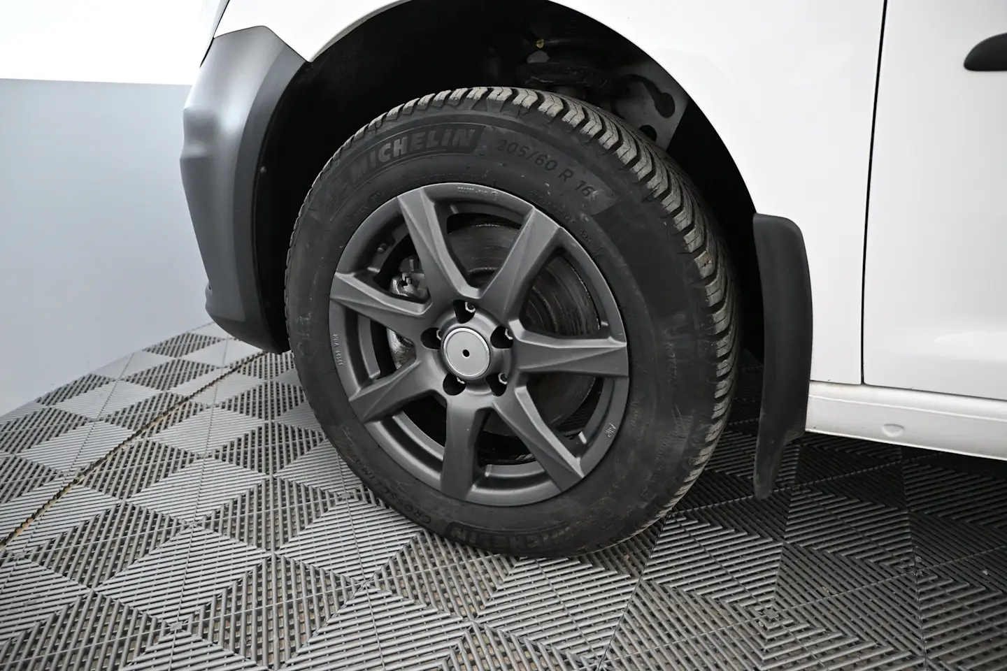 Car Image - 1izUubGnMYMeHsAV8B0A9J