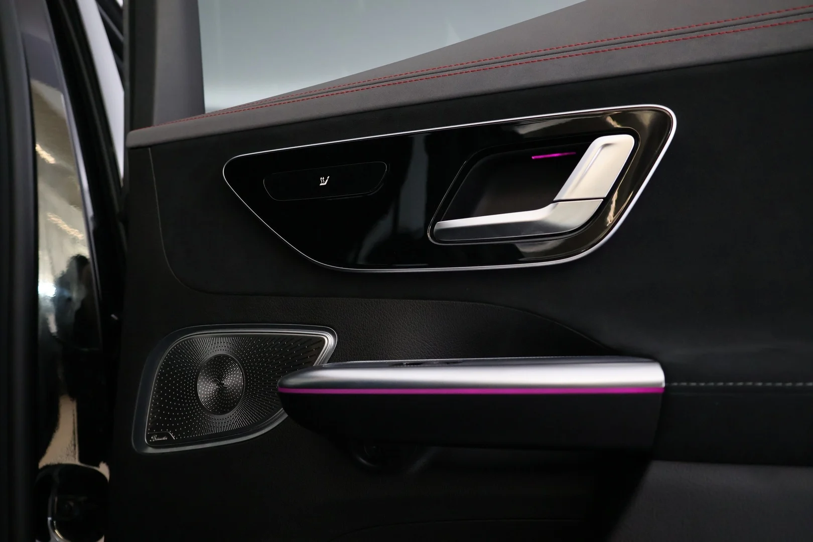 Car Image - S4fRR5XwsjANLWshlBZy6