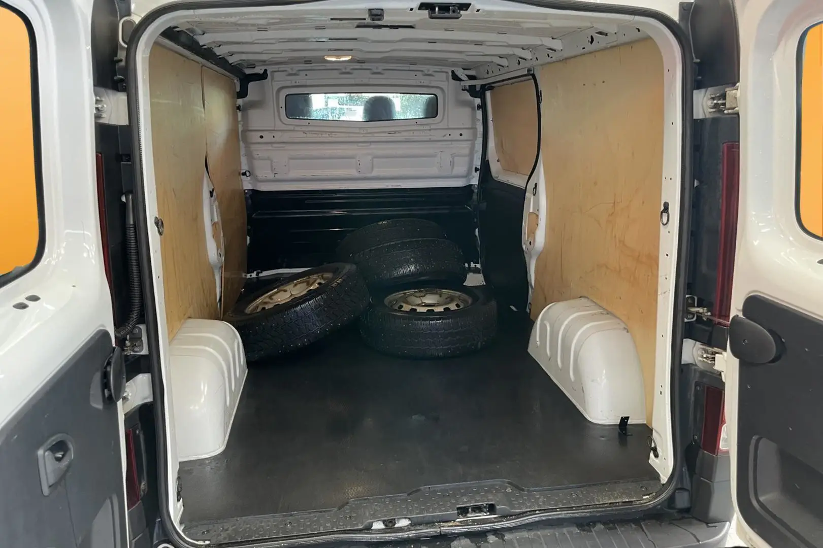Car Image - 597bwiDeM2jqllj48VnCcy