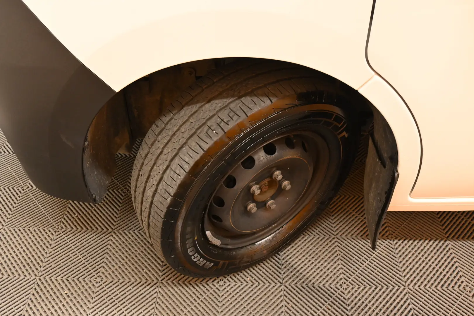 Car Image - 6tYtiLMKProEjgyMJtFGl6
