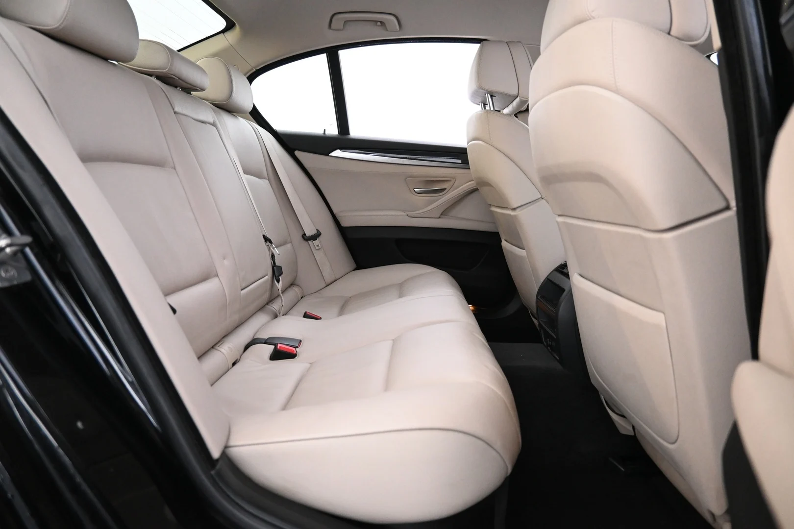 Car Image - uSJdN3hQxksJyTxFyt2OE