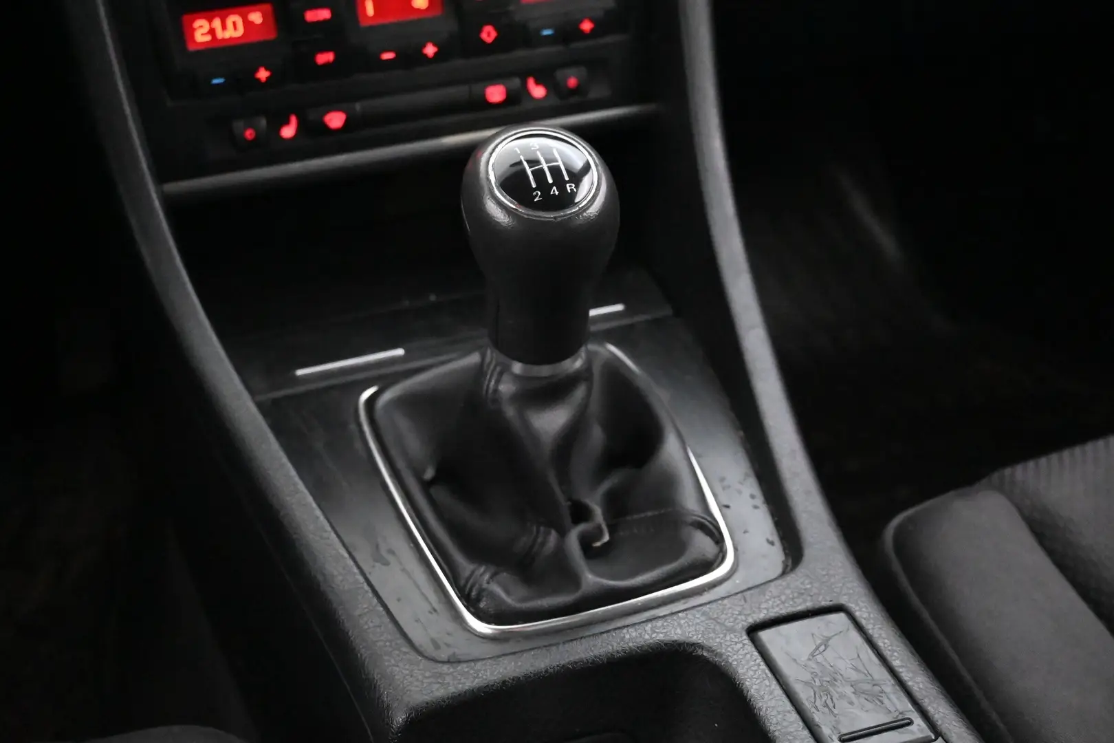 Car Image - 52aNbW9PbYXPJxqfBEuI7j