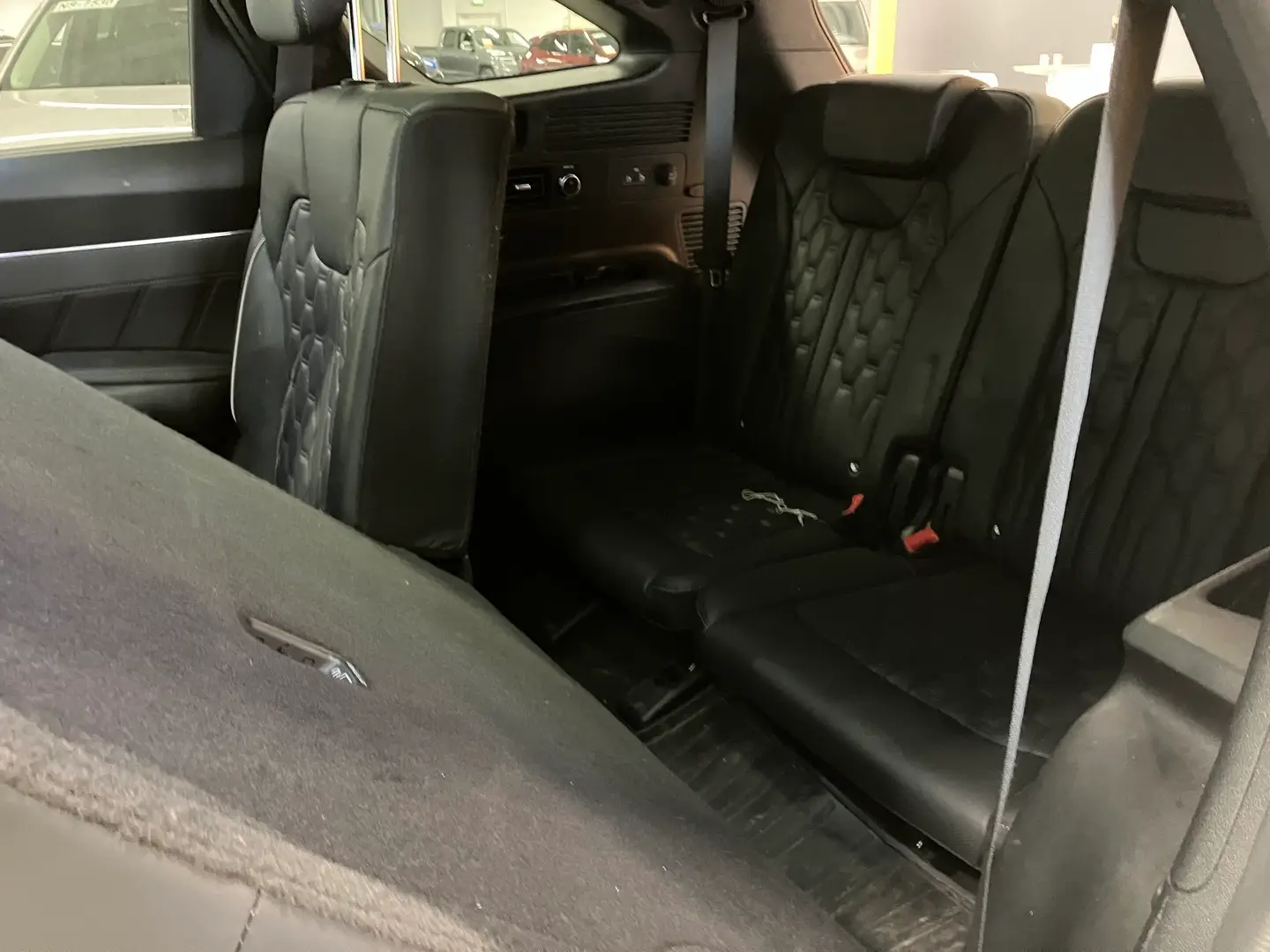 Car Image - 1Oh8HDA9EIpJNoNBcOuSWT