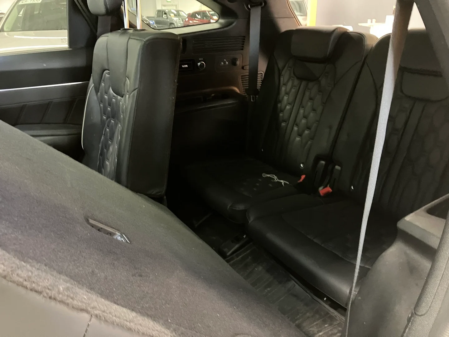 Car Image - 1Oh8HDA9EIpJNoNBcOuSWT