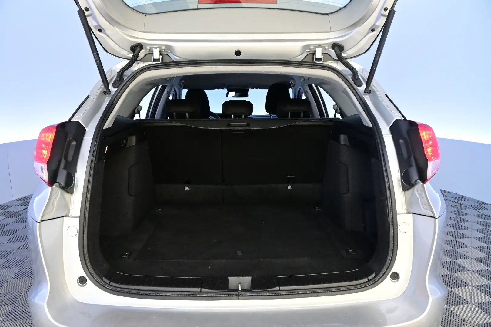 Car Image - 1qpTAIuq8hxO7BMdDopYsr
