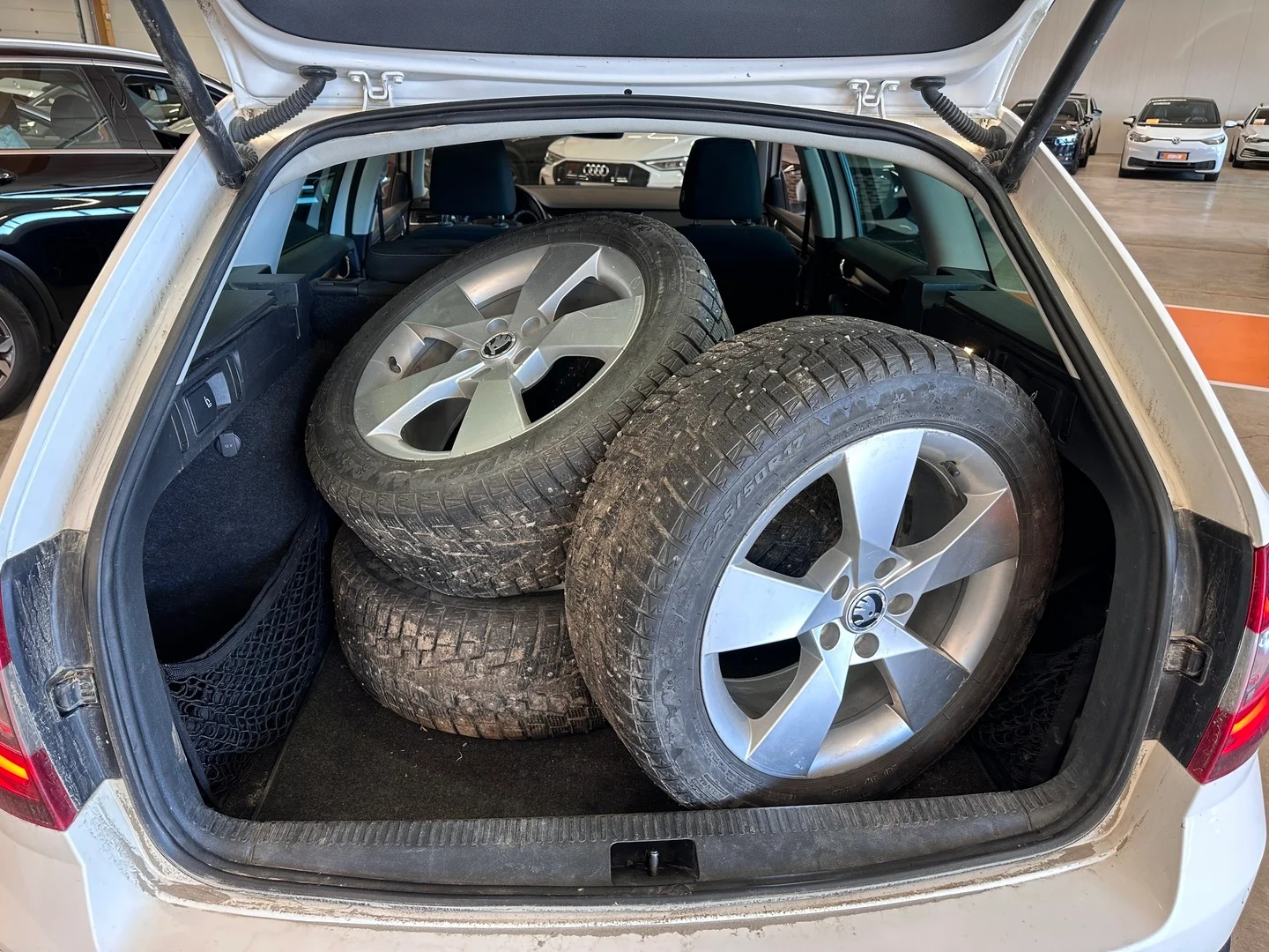 Car Image - 7BDmaZo4hUwlx65jJ6ygv1