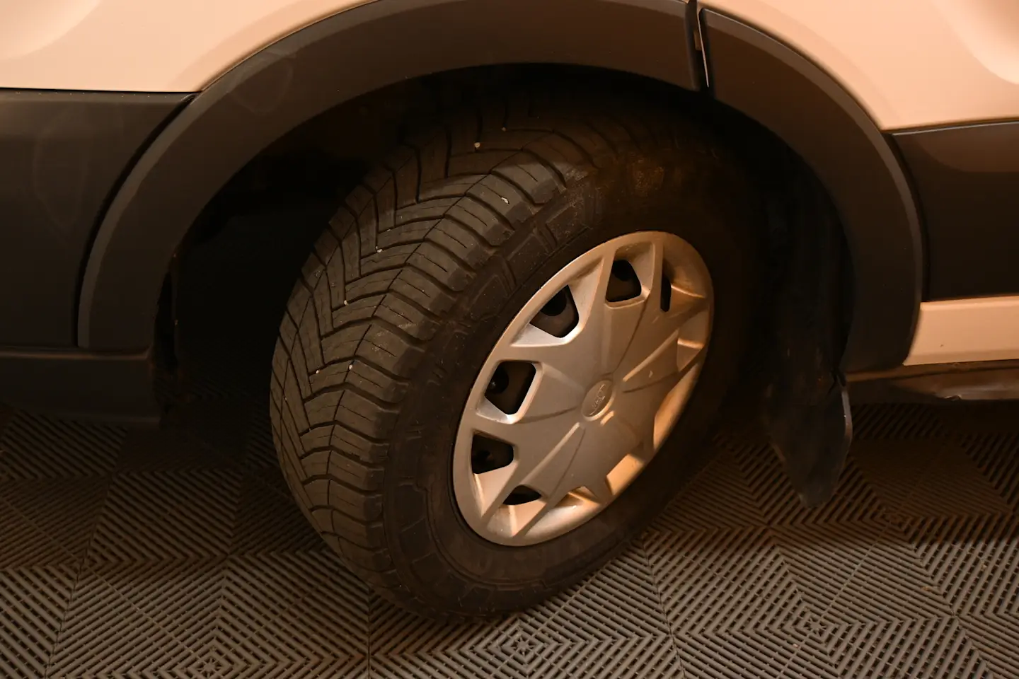 Car Image - ez20SG7BNICsUYl5VtD8I