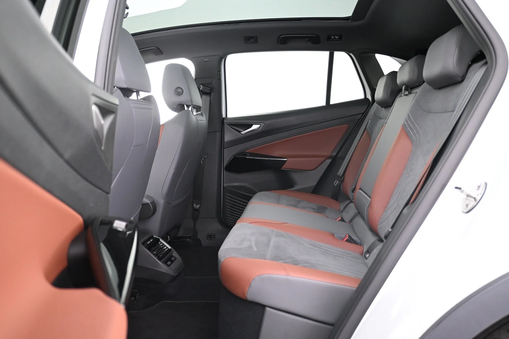 Car Image - 2zemJ5N9v2VnHOfmUE92da