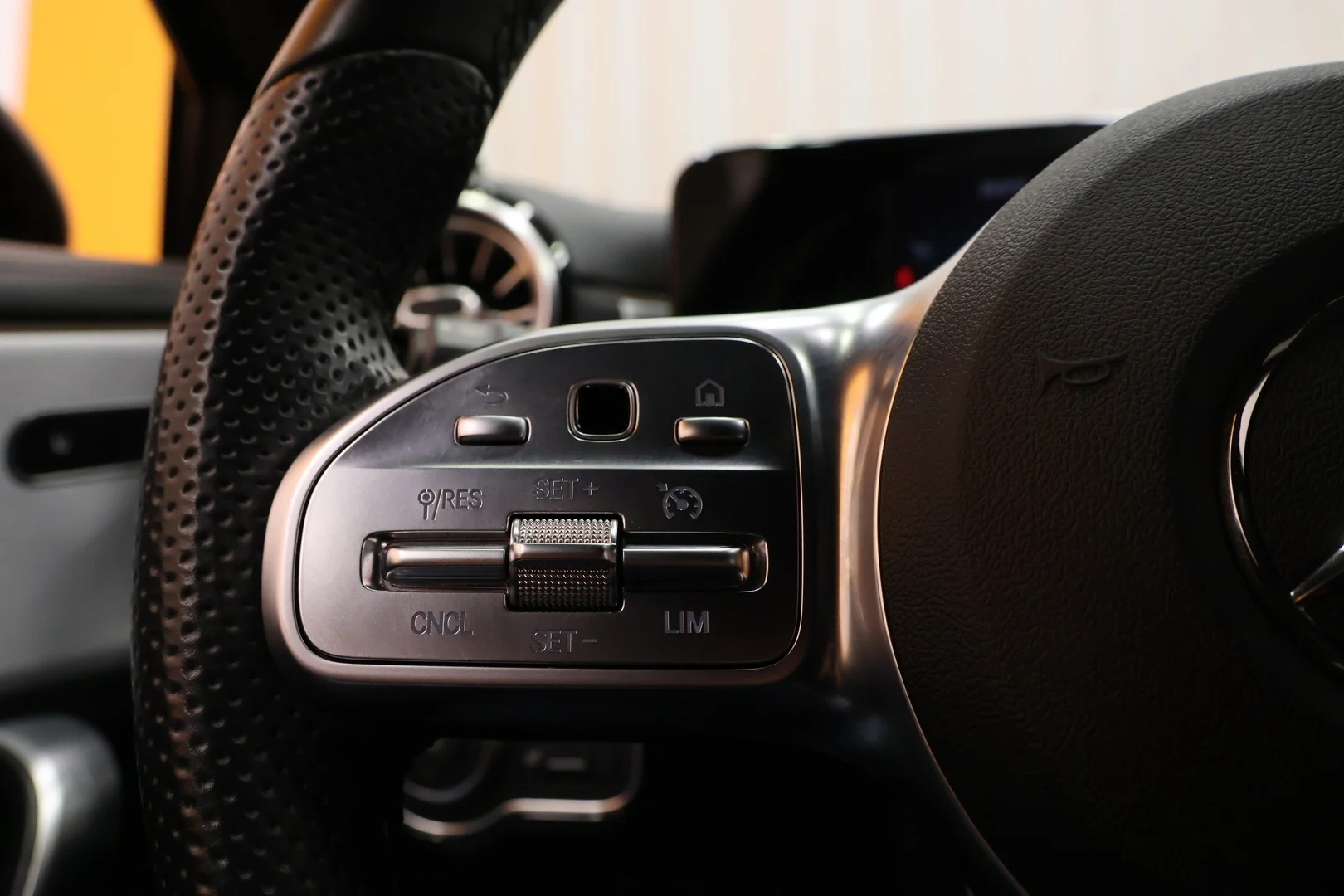 Car Image - 6DFmpXP7cp23h9xScJWxcK