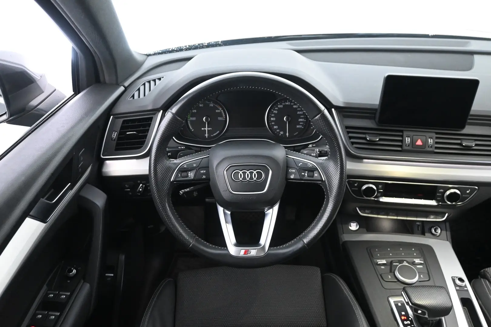 Car Image - 70O49zP8BYbRM4iS8Rh5cn