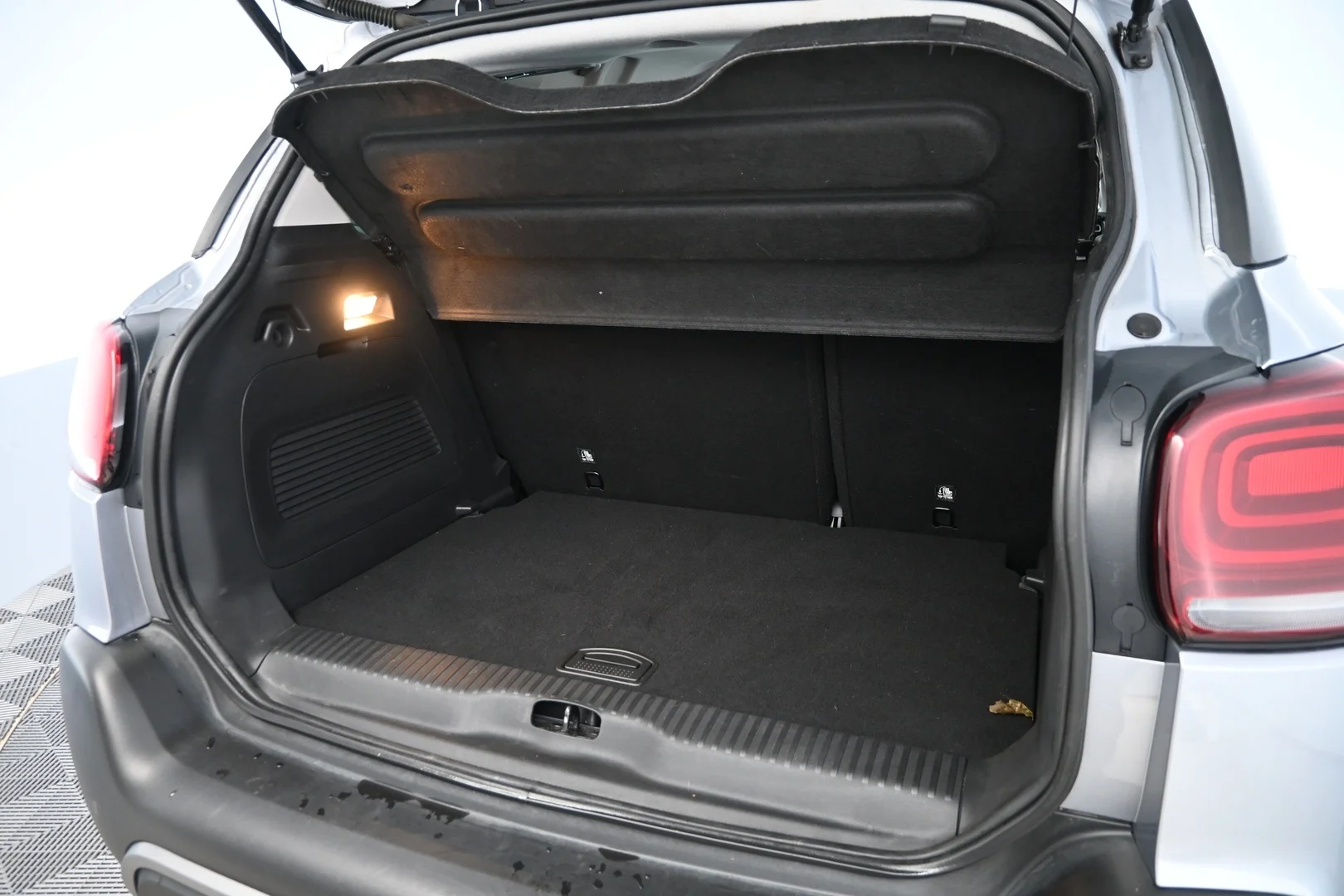 Car Image - 1VHpkU5oBKlw3xGPzK484f
