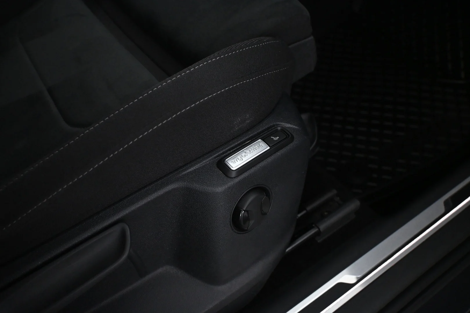 Car Image - 6HfWw7SBqkuv4D0w32uB49